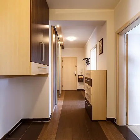 Modern With 2 Bedrooms Apartmán