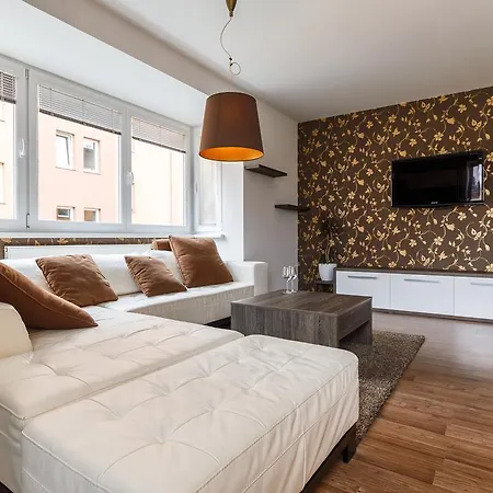 Modern With 2 Bedrooms *