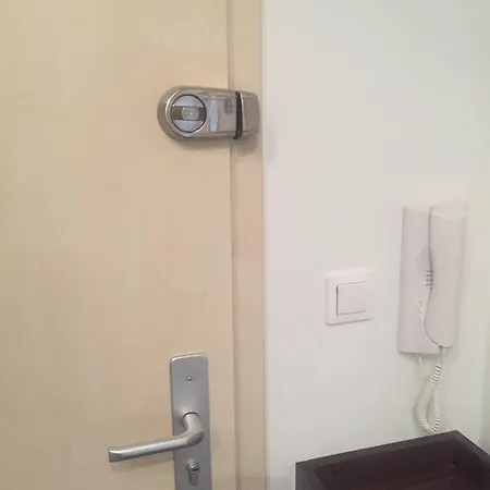 Modern With 2 Bedrooms * 卡罗维发利