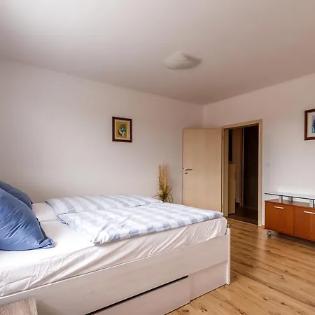 Modern With 2 Bedrooms