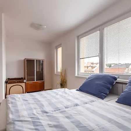 Modern With 2 Bedrooms 卡罗维发利