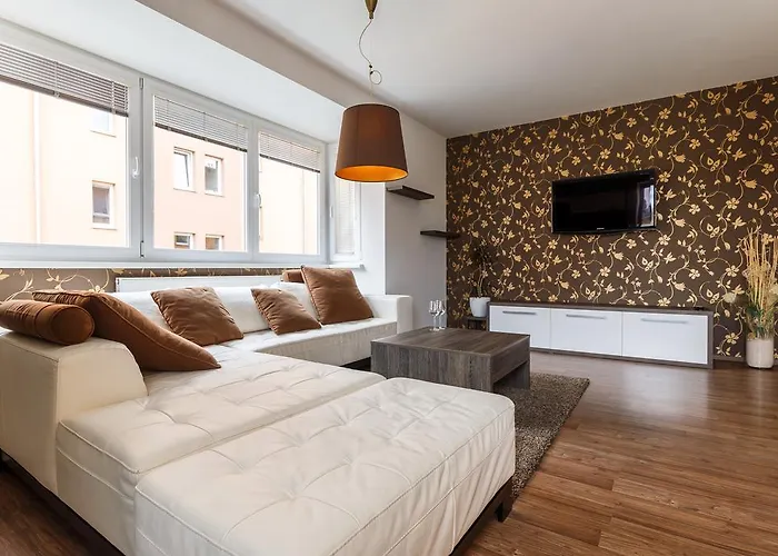 Modern With 2 Bedrooms *